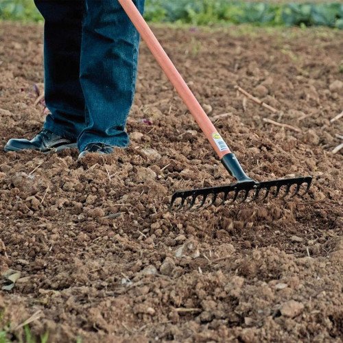 Ancinho Metálico Curvo Leve 14 dentes com Cabo de Madeira 145 cm - Tramontina 77101644