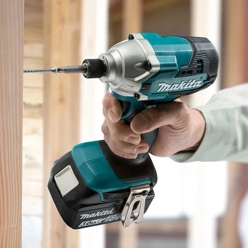 Parafusadeira de Impacto com Carregador e Bateria 18V 3,0 Ah - Makita DTD156SF